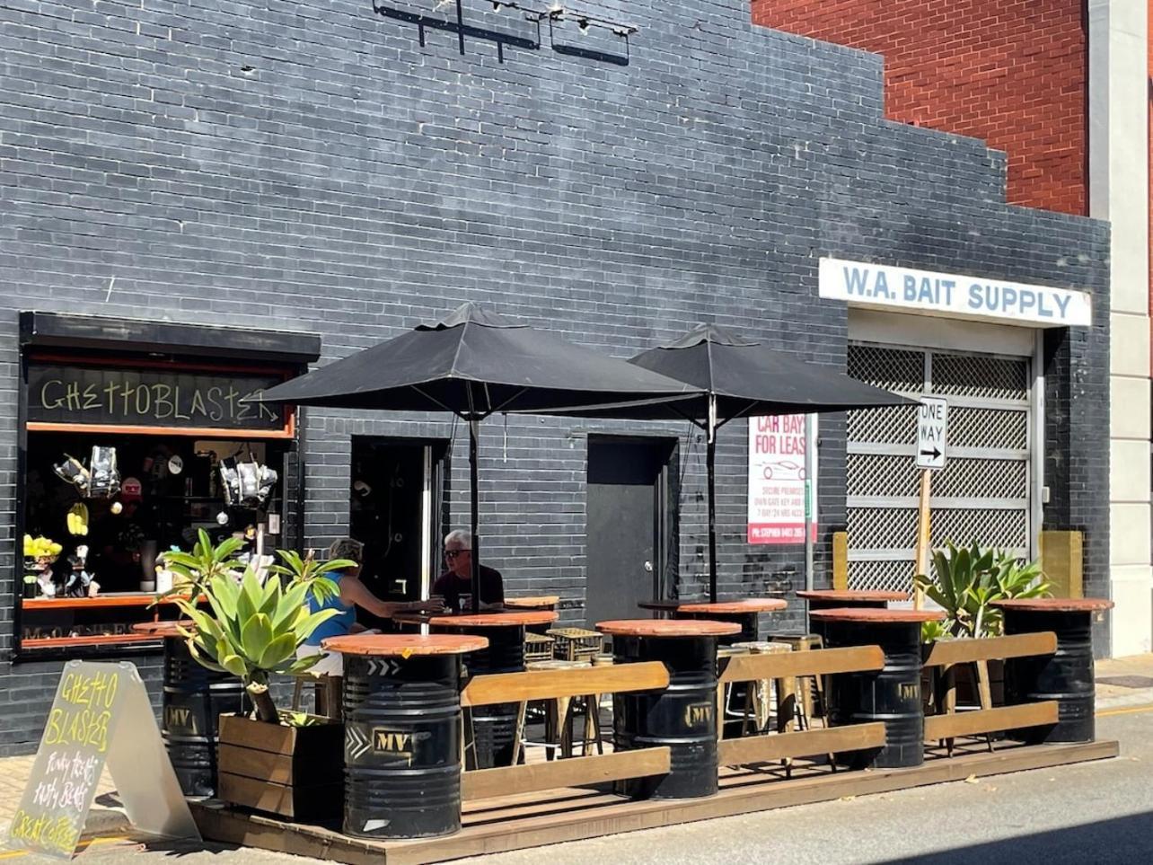 Apartment Rooftops On Henrycentre Of West End Cafes